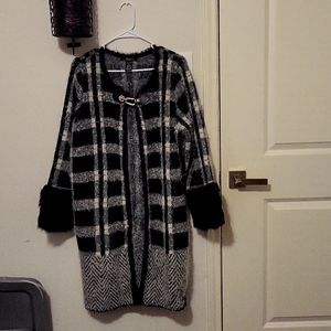 Women's Black & White Extra Large Faux Fir Winter Cape
